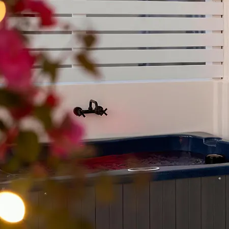 Apartment Victoria Luxury - Private Jacuzzi & Terrace Athens