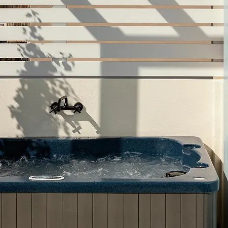 Victoria Luxury - Private Jacuzzi & Terrace